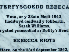 Carreg yn cofio am ladd Sarah Williams