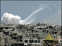 Fumaça sobre o campo de Nahr Al-Bared