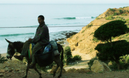 Local dude looks down over Killers, Maroc. Pic Jay Feb 07