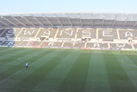 Tu mewn Stadiwm Liberty