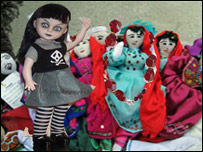 مرجان در عروسی گدی اش با دوستانش