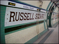 ايستگاه مترو راسل اسکوير، جايی که عتيق در آن کشته شد