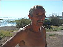 Анатолий есімді жергілікті тұрғын