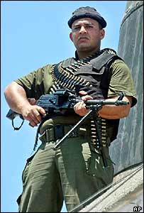 اسرائیل کے ساتھ ایک ڈیل کے بعد فلسطینی پولیس کو غزہ میں تعینات کیا جا رہا ہے