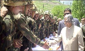 सीमा पर जवानों की हौसला अफ़ज़ाई