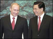 Preşedintele Vladimir Putin şi omologul său chinez, Hu Jintao