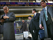 Doanh nhân Nhật trên đường phố Tokyo - ngày 15 tháng 12 năm 2008