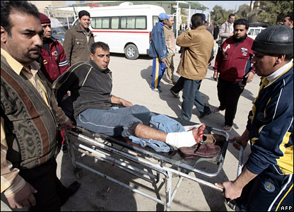 Patlamada yaralanan bir adam