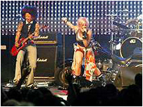 Ca sĩ Pink trong giải MTV Asia 2002