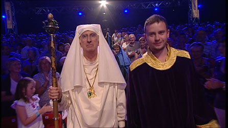 'Penrhynwr' makes his way to the stage.