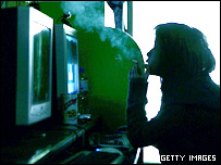 يک دختر چينی در کافی نت