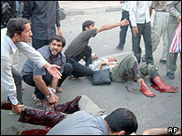 دو سری بمبگذاری در اهواز سيزده کشته و دهها زخمی برجای گذاشته است