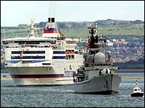 frota de navios leva veteranos para Normandia