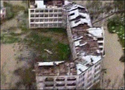 Một ngôi trường ngập trong nước ở Rangoon