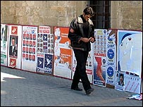 Volební plakáty v Nicósii