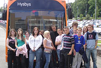 Y criw o flaen yr Hysbys