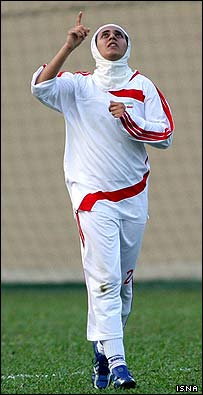 صحنه ای از تمرین تیم ملی فوتبال زنان ایران