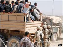 سربازان آمريکايی زائران ايرانی را به طور غيرقانونی وارد عراق شده اند به ايران بازمی گردانند