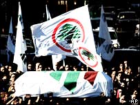 Multidão acompanha funeral de Gemayel