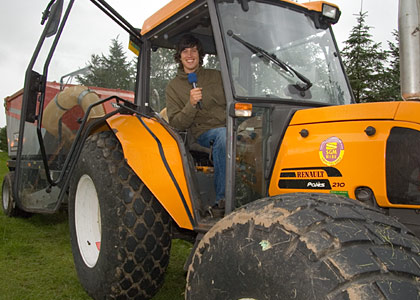 Sunday: More backstage pics