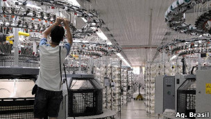 Linha de montagem / Agência Brasil