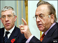 برطانوی وزیر خارجہ جیک اسٹرا اور پاکستانی وزیر خارجہ خورشید محمود قصوری