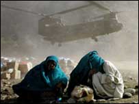 राहत कार्यों में लगे हेलीकॉप्टर