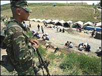 Özbekistan sınırındaki askerler