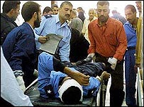 Yaralı bir polis (Arşiv)