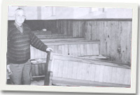 Leslie wrth ei waith