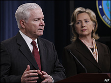 Robert Gates y Hillary Clinton.
