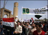 Sunitas protestam contra construção do muro em Bagdá