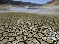 Một hồ khô tại đảo Síp