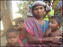 आयति अपने बच्चों के साथ