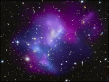 Colisão de aglomerados de galáxias (Foto: NASA/STScI/IfA/C. Ma et al.)