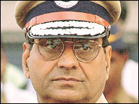 मुंबई के पूर्व पुलिस प्रमुख शर्मा 