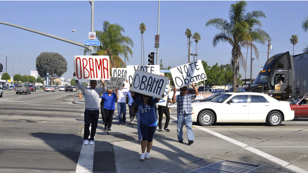 洛杉矶一工会的工人们在街上支持奥巴马竞选