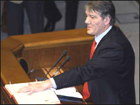 Ющенко і Тимошенко на Майдані. Фото УНІАН