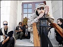 Ativistas fantasiados de agentes da empresa Blackwater, em protesto contra a guerra realizado em Washington, no dia 22 de outubro