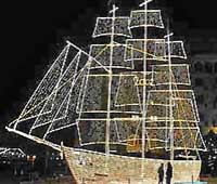 Llong wedi ei goleuo