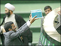 احمدی نژاد هنگام تقدیم لایحه بودجه - خبرگزاری فارس