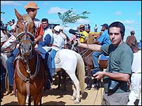 Paulo Cabral entre vaqueiros