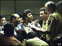 Tìm kiếm thân nhân