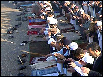 Muçulmanos em oração (arquivo)