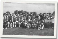 Tîm rygbi Ystalyfera yn cymdeithasu gyda chwaraewyr Ysgol Excelsior, De Affrig.