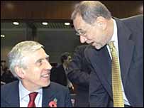 سولانا (راست) و استرا