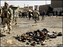 Hiện trường sau vụ nổ bom thứ nhất hôm thứ Sáu 01.02