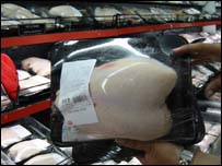 Gà đóng vỉ trong siêu thị