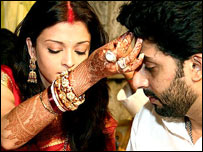 डिज़ाइनर मेहंदी का रंग...