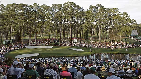 Crowds, 16th green, Augusta